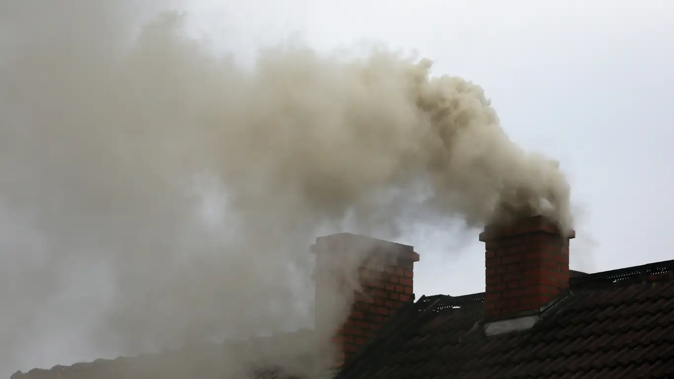 Ogrzewanie gospodarstw domowych a jakość powietrza – jak zmniejszyć smog w sezonie grzewczym?