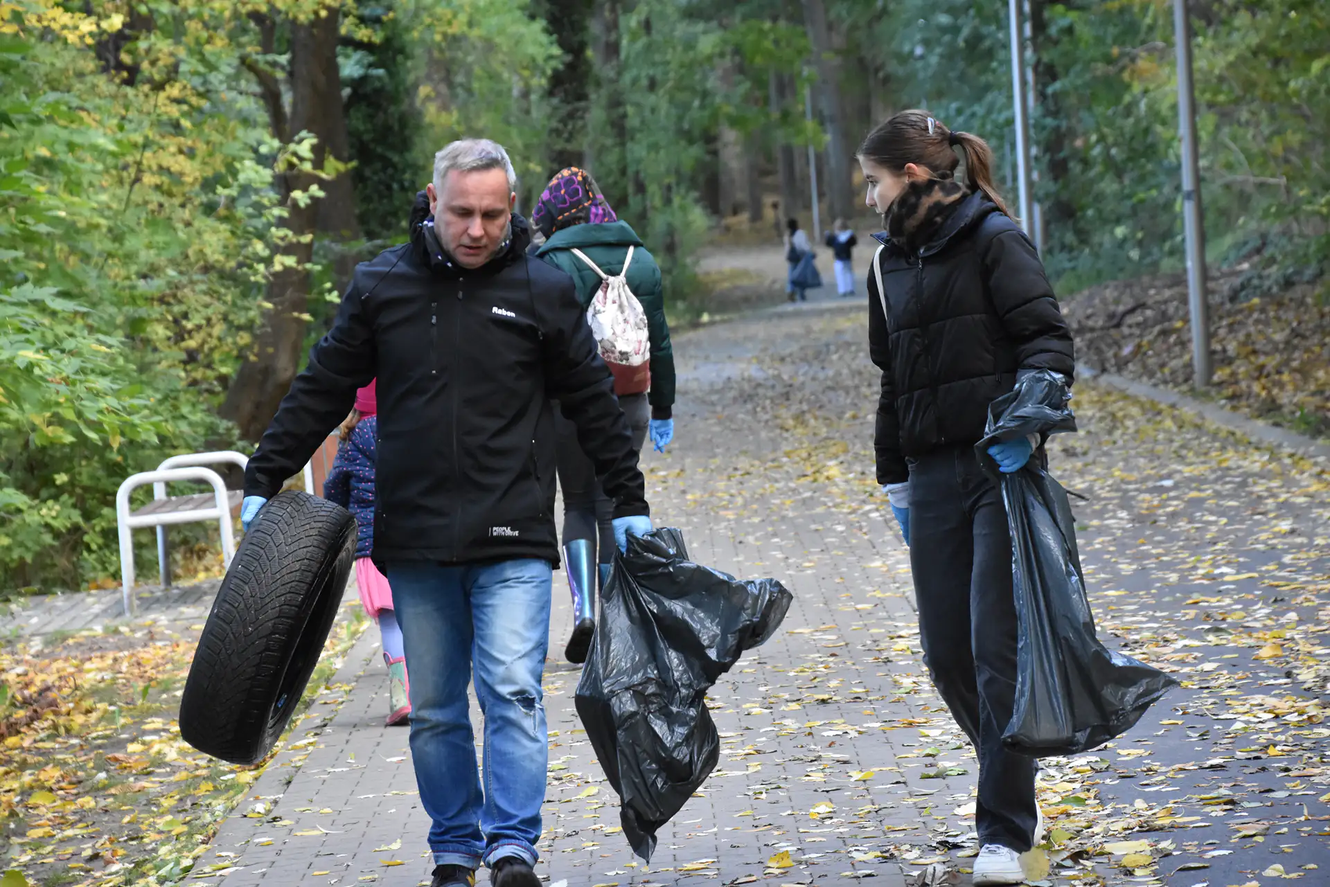 Razem dla czystego jeziora – relacja z IV Jesiennej Akcji Sprzątania