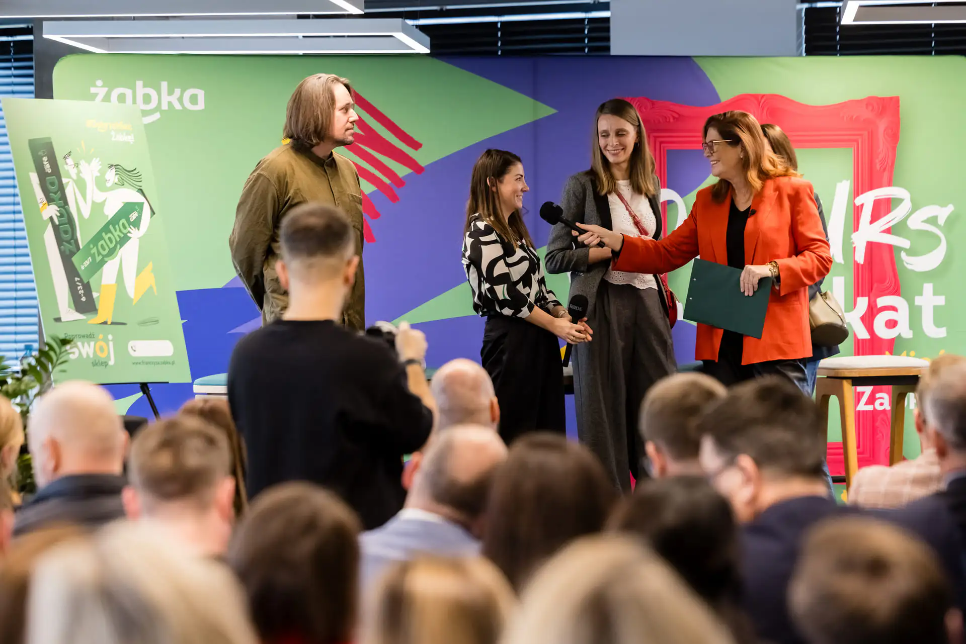 Galeria sztuki tuż za rogiem – I edycja konkursu na plakat Żabki zakończona!