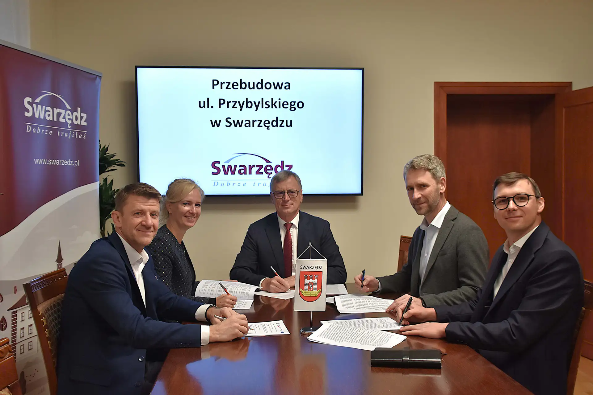 Umowa na przebudowę ul. Przybylskiego w Swarzędzu podpisana